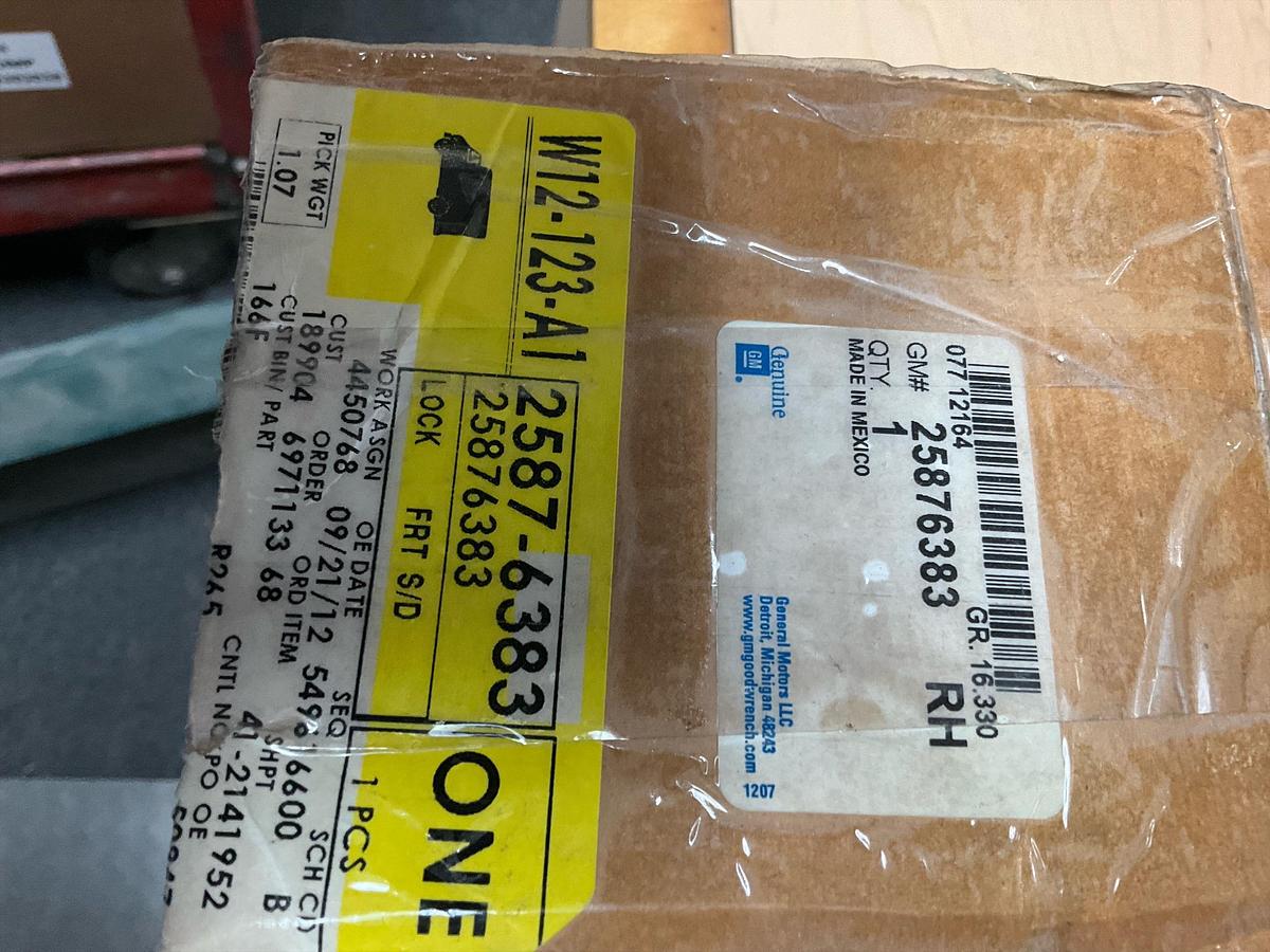 GM Front Passenger Side Door Lock with Cable PN: 25876383