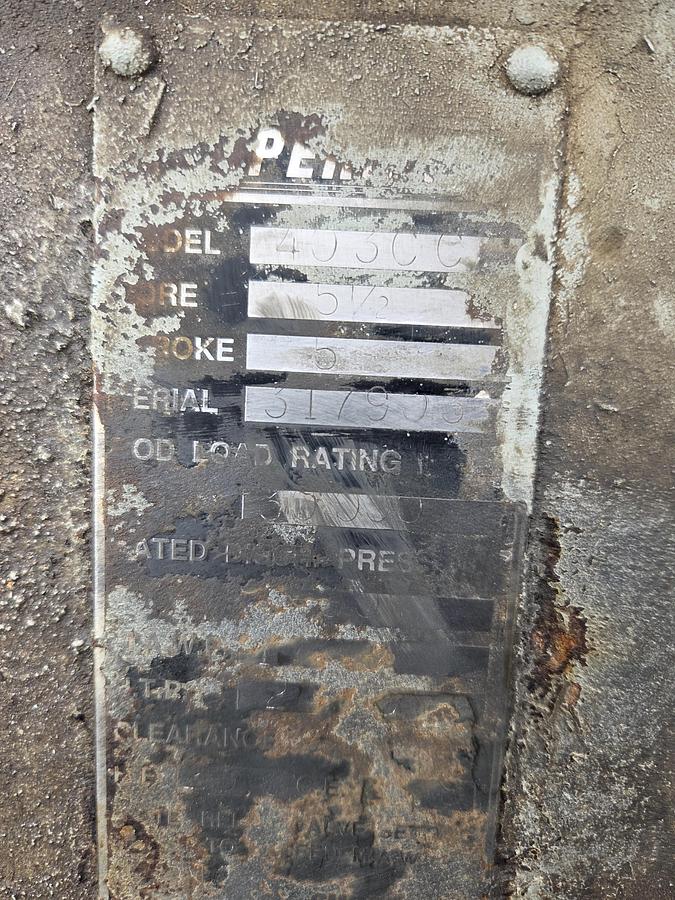 Used White Superior Model Ram 54 Frame S/N: 328,950 Size 7 X 7 X 5.5 X 5.5 x 5" Stroke