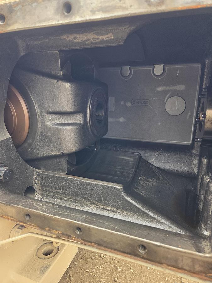 Used Ariel JGD-4 Compressor Frame SN F-13806 with 4 Cylinders Size 8.375" x 8.375" x 6.25" x 6.25"