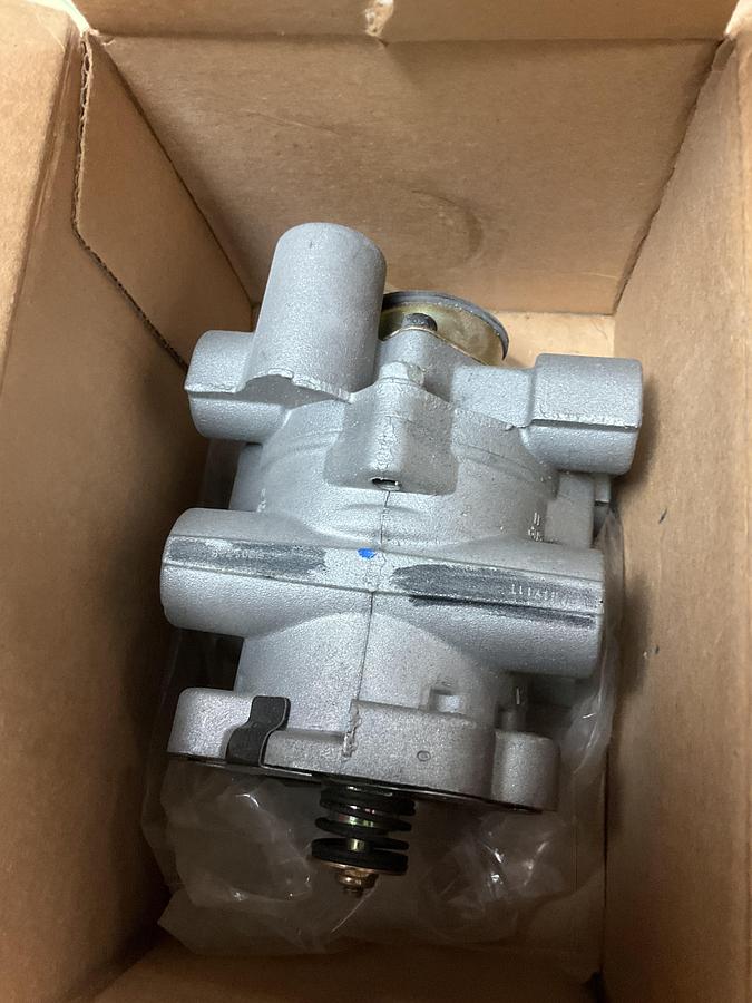 Mack Truck Foot Brake Valve PN: 745-800629