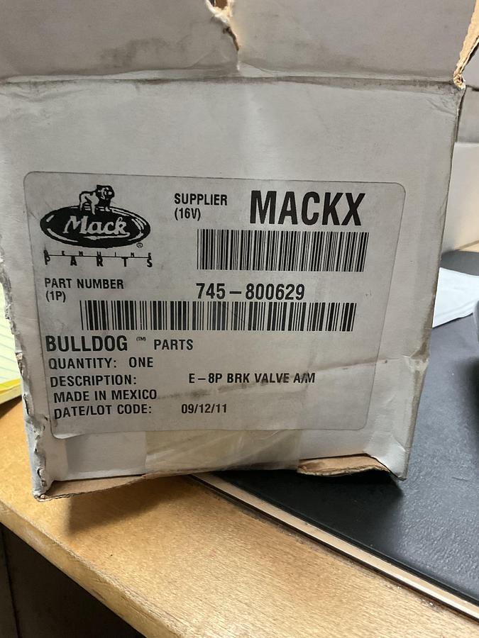 Mack Truck Foot Brake Valve PN: 745-800629