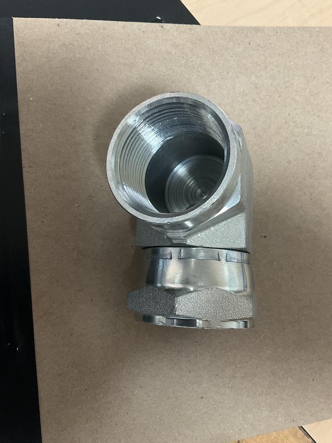 FUI fuel tube adapter 1 1/4 X 1 1/4 PN: