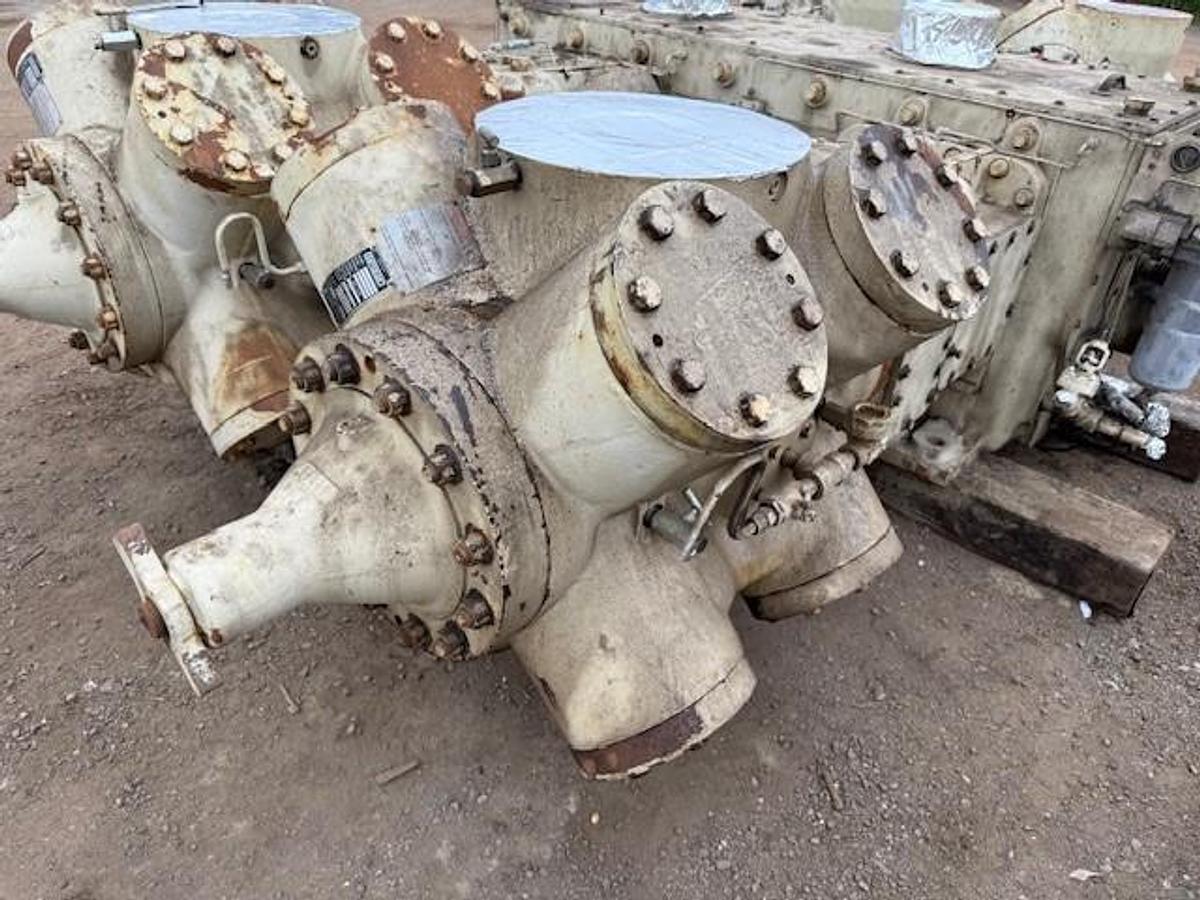Used White Superior MH-64 Compressor Frame SN 336670 and 9.5" x 9.5" x 5.75" x 5.75" cylinders