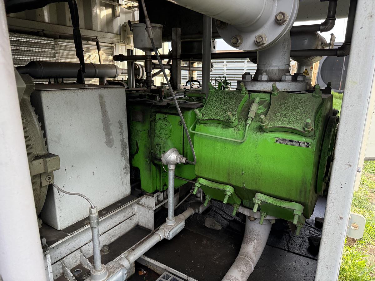 Used 400 HP / Gemini H304 Four Stage CNG Compressor Size 9" x 5" x 3" x 3" x 1.5" x 1.5" SN HSR-006550