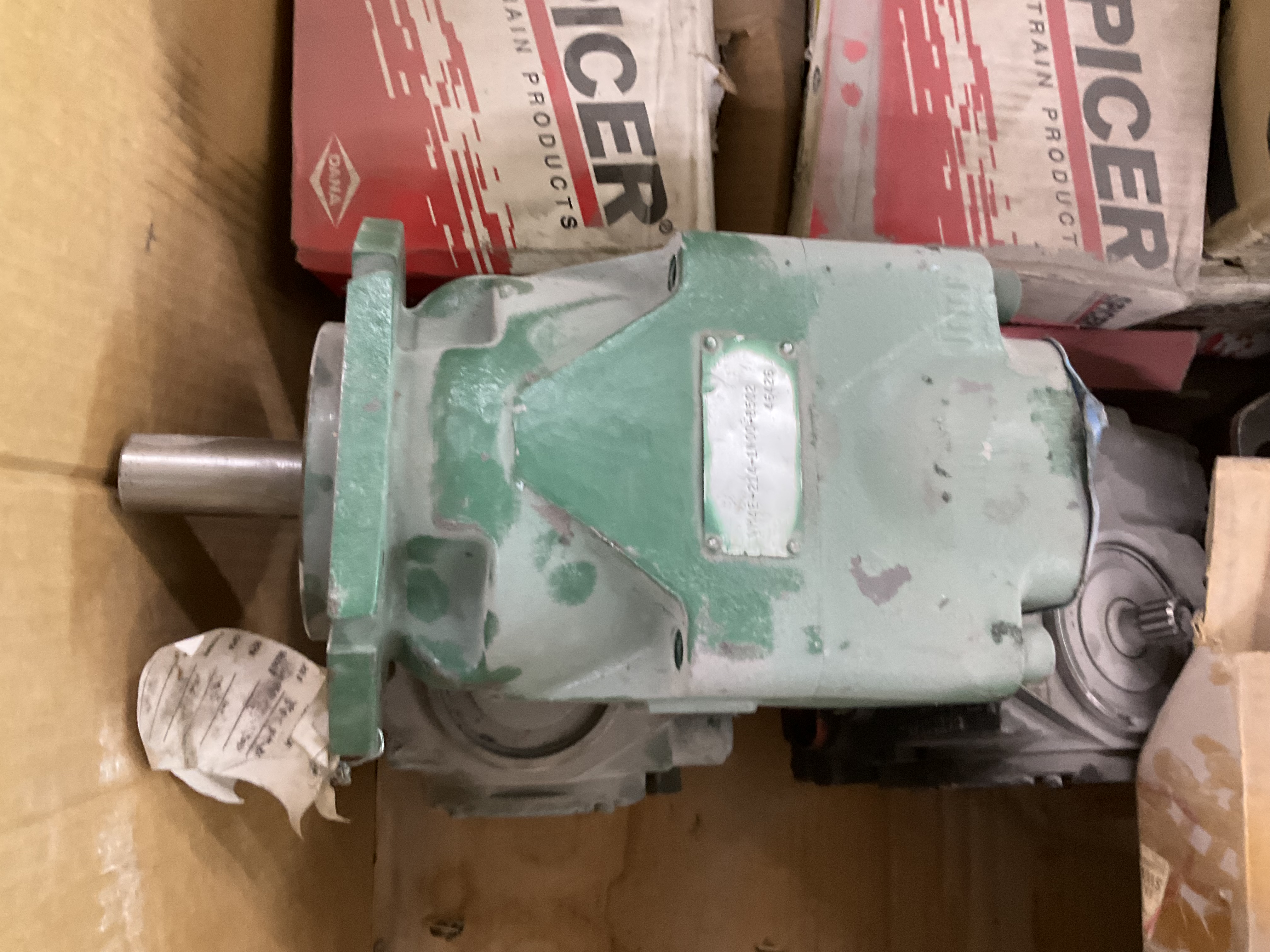 Used Veljan Hydrair Bidirectional Hydraulic Vane Motor Model: VM4E-214-1N00-B502