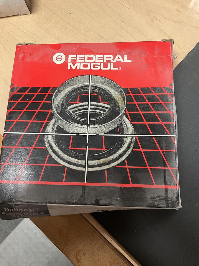 National Federal Mogul 25624339 Oil Seal NOS