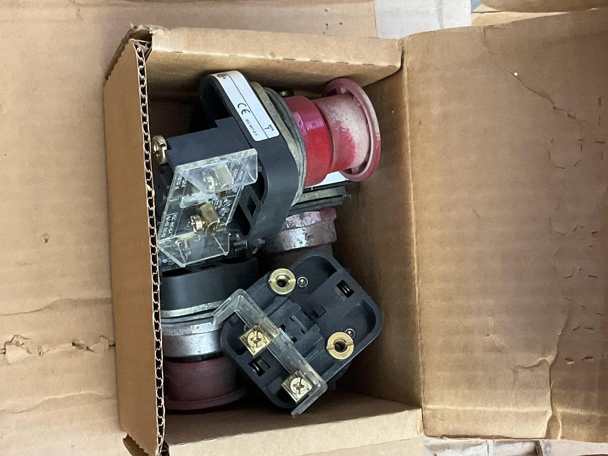Eaton Crouse-Hinds GUAN26 ¾-inch conduit outlet box