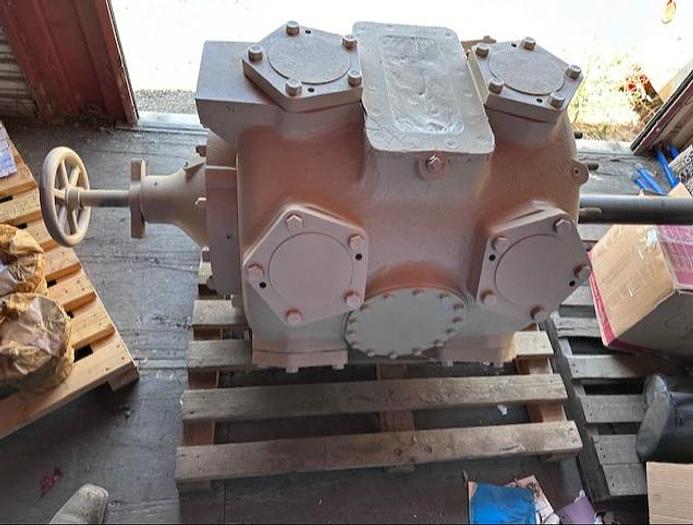 Used White Superior 643CH Cylinders 326845