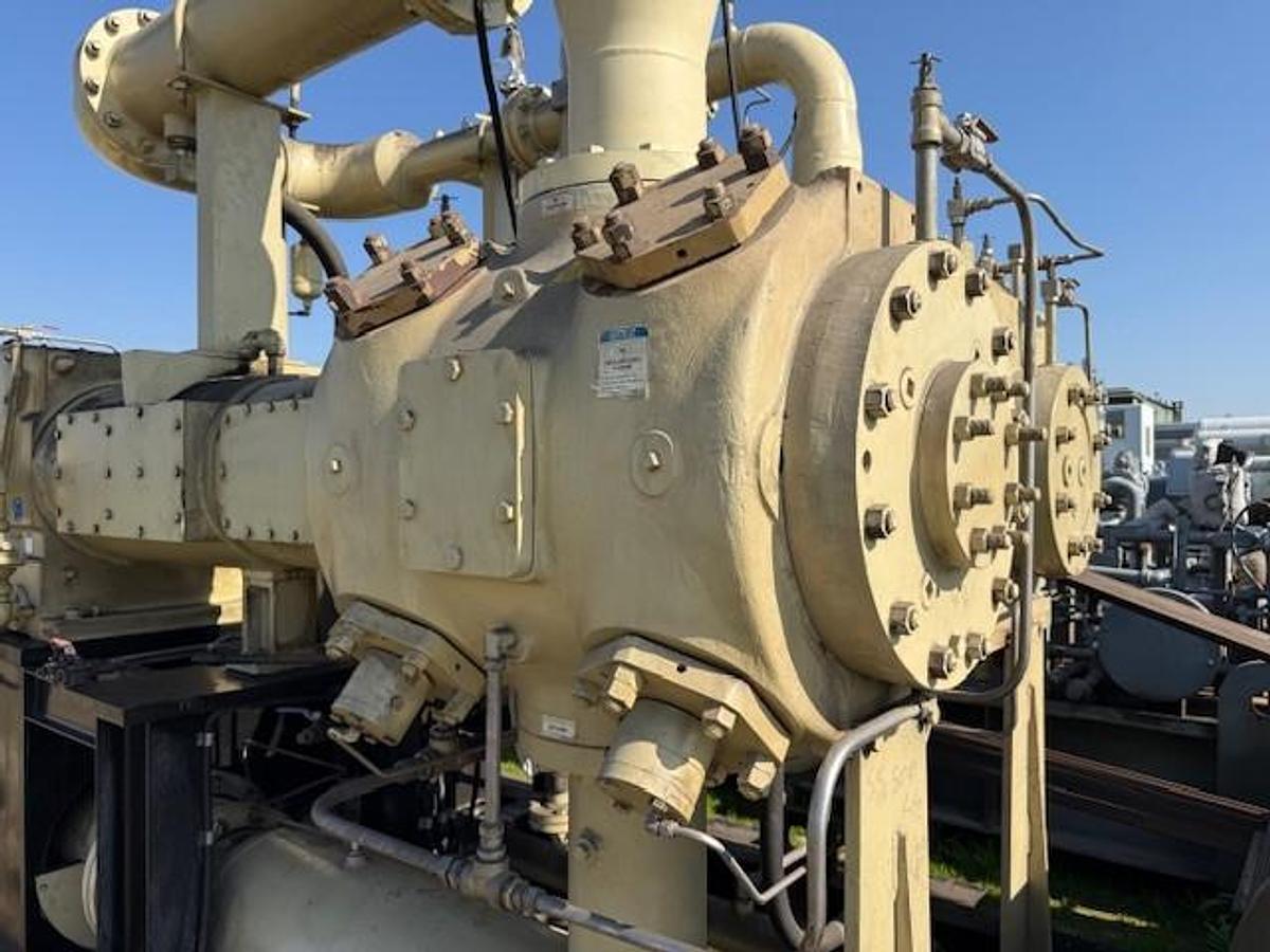 Used Ingersoll Rand Four Stage PET Compressor 525 HP / Model PS4 2500=H NL Package SN NAR10240220