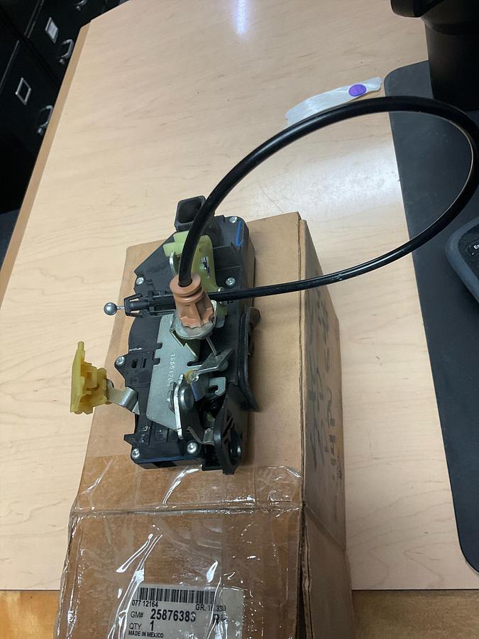 GM Front Passenger Side Door Lock with Cable PN: 25876383