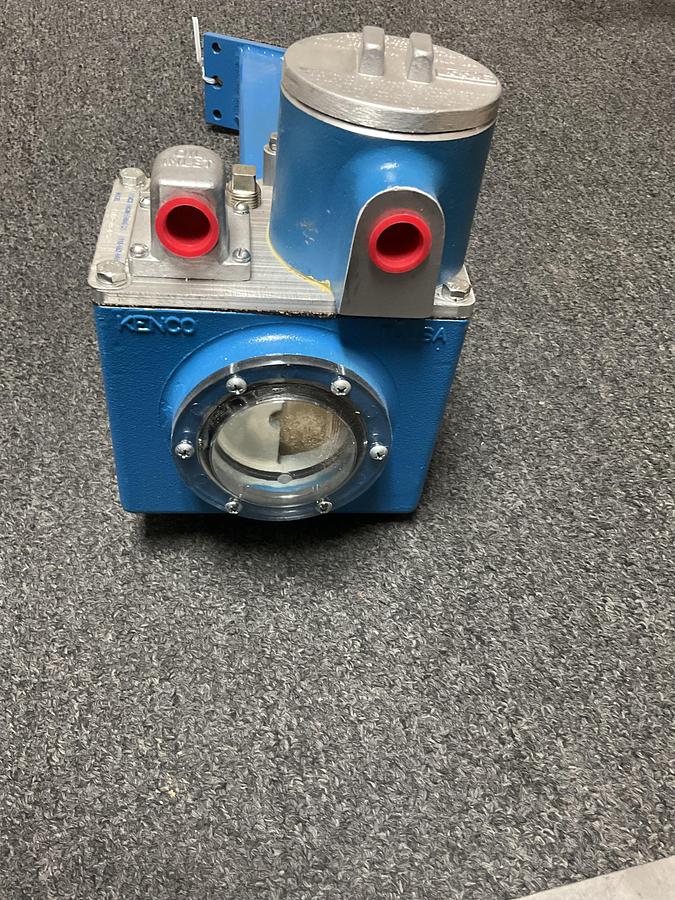 Used Kenco Oil Level Controller PN: 3318-48-FS
