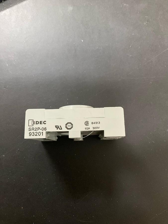 OMRON Relay Socket, Finger Safe, Octal, 8 Pin, 10A
