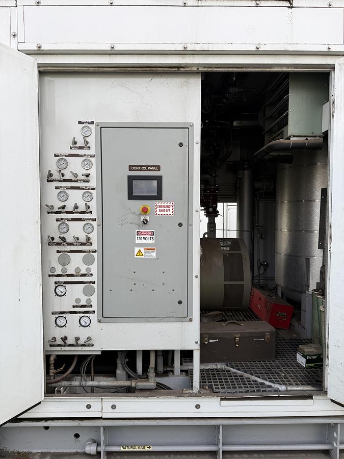 Used 400 HP / Gemini H304 Four Stage CNG Compressor Size 9" x 5" x 3" x 3" x 1.5" x 1.5" SN HSR-006550