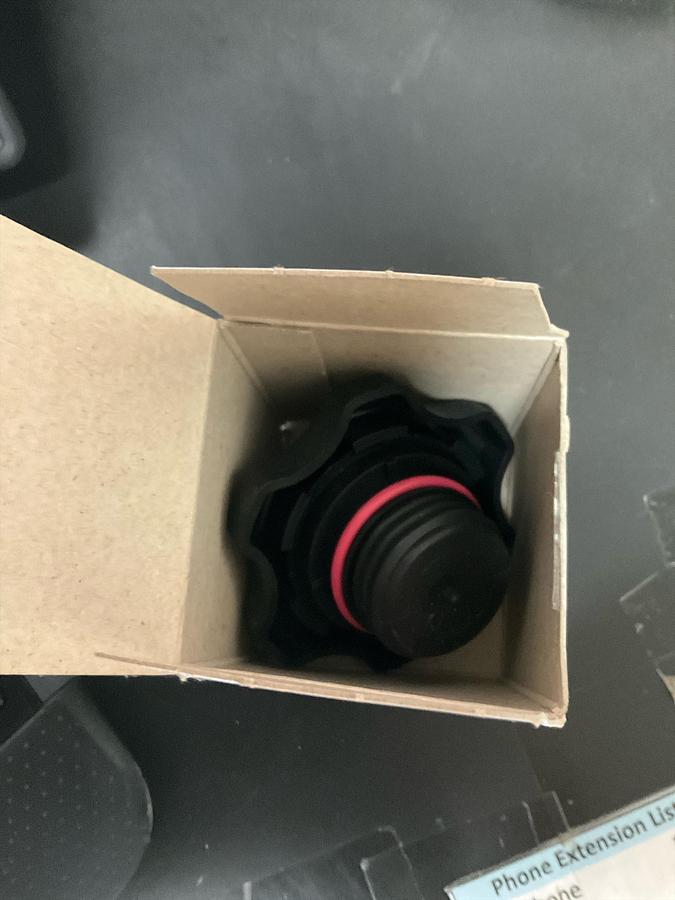 Used Cummins Oil Cap PN: 3973511
