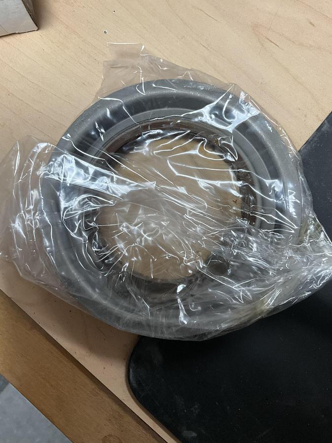 National Federal Mogul 25624339 Oil Seal NOS