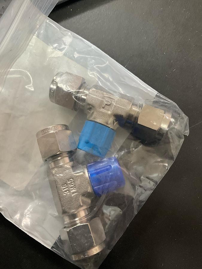 Compression Tube Male Branch Tee: 1/4-18, 3/8" Tube OD, Compression x Compression x MNPT