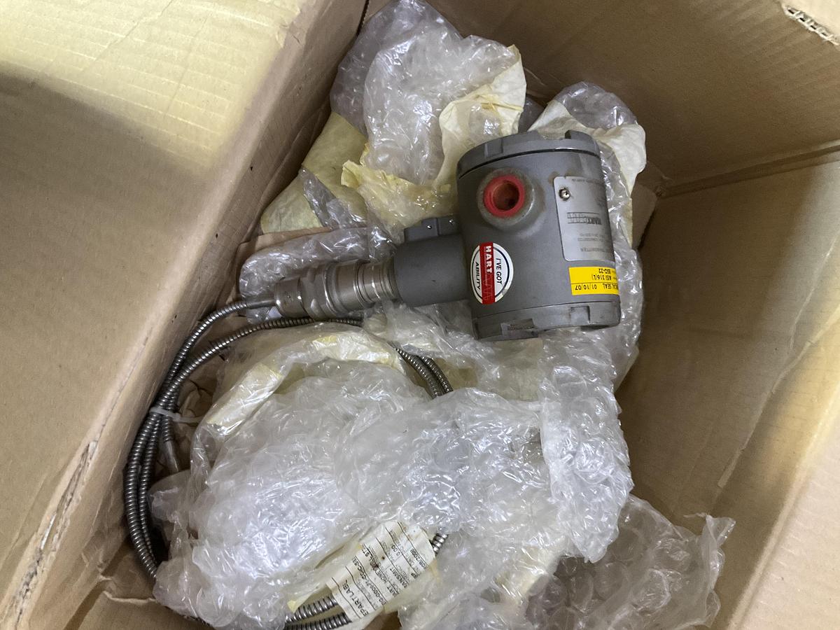 Honeywell ST3000 Smart Pressure Transmitter, model STG97L-E1G-00000-HC