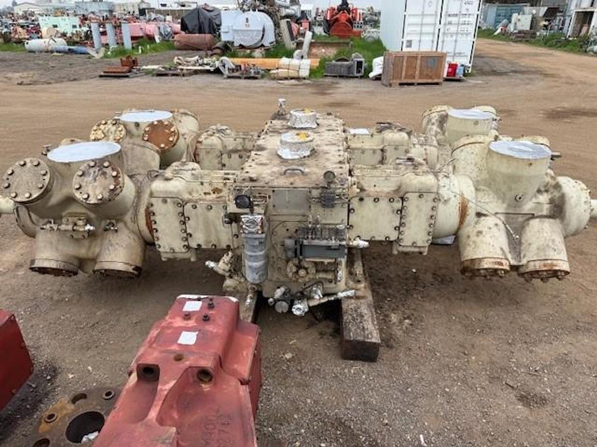 Used White Superior MH-64 Compressor Frame SN 336670 and 9.5" x 9.5" x 5.75" x 5.75" cylinders