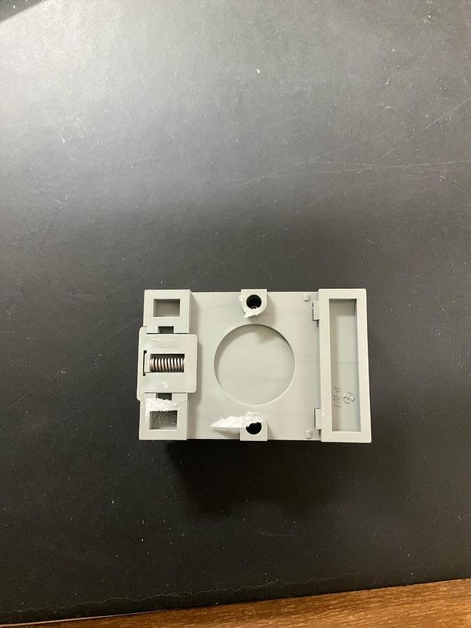 OMRON Relay Socket, Finger Safe, Octal, 8 Pin, 10A