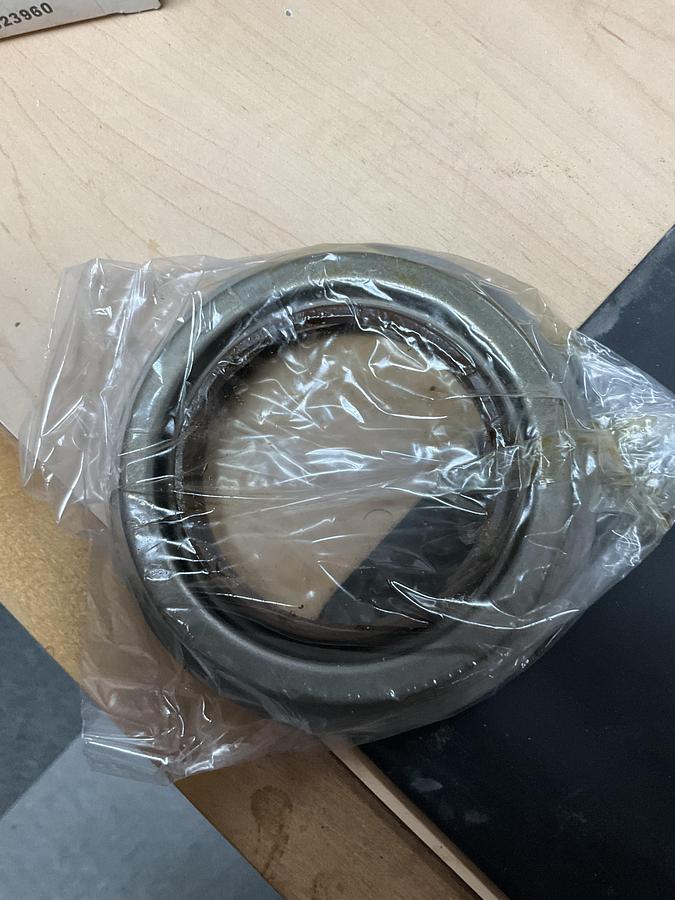 National Federal Mogul 25624339 Oil Seal NOS