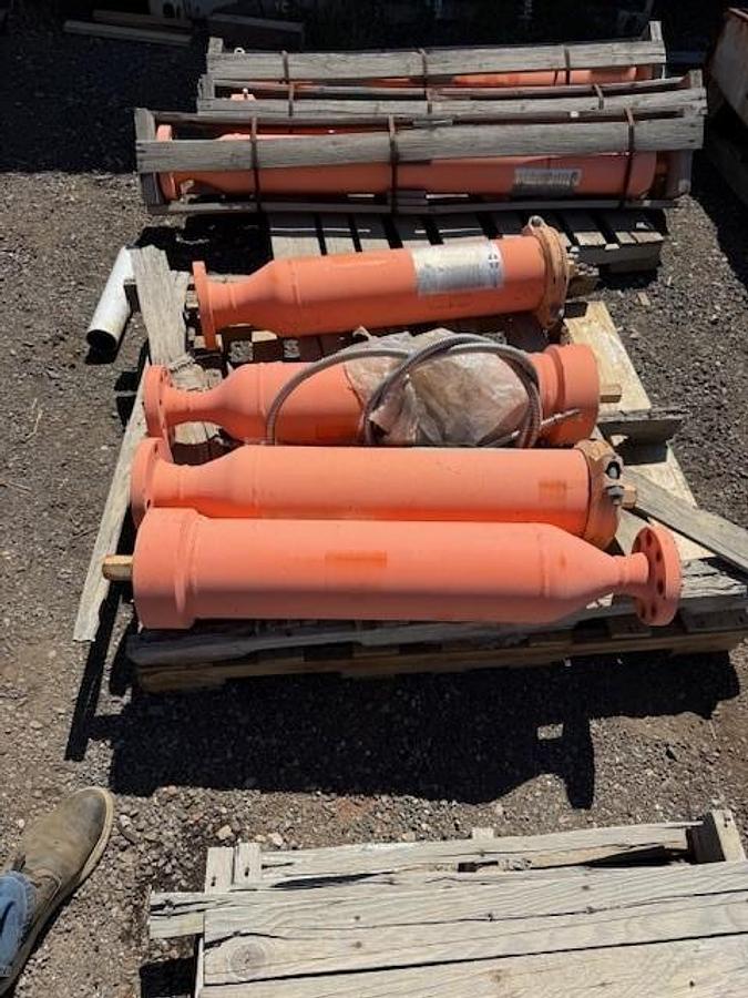 Used Status Flow SFVS1503F300N pulsation Dampeners 150 psi 