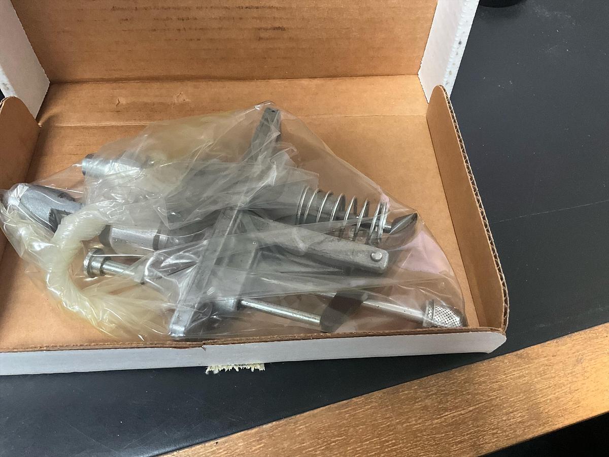 Lincoln  Vacuum Feed Lubricator Pump 1/4in PN-880550