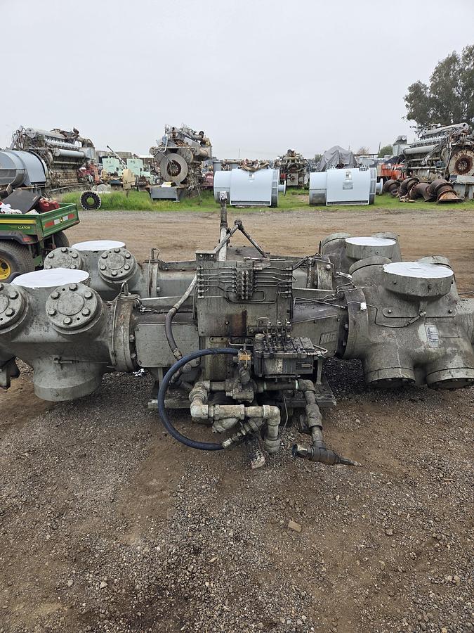 Used White Superior Model Ram 54 Frame S/N: 328,950 Size 7 X 7 X 5.5 X 5.5 x 5" Stroke