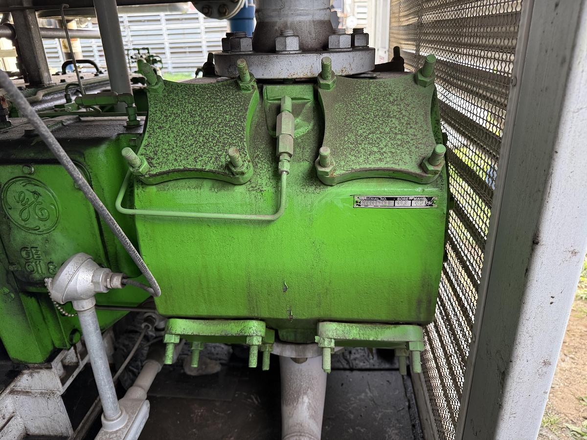 Used 400 HP / Gemini H304 Four Stage CNG Compressor Size 9" x 5" x 3" x 3" x 1.5" x 1.5" SN HSR-006550
