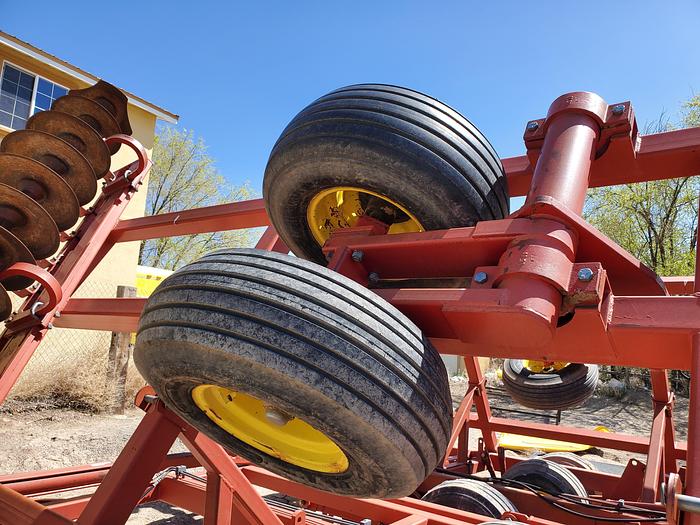 Used 33' Sunflower 1541 Tandem Disk