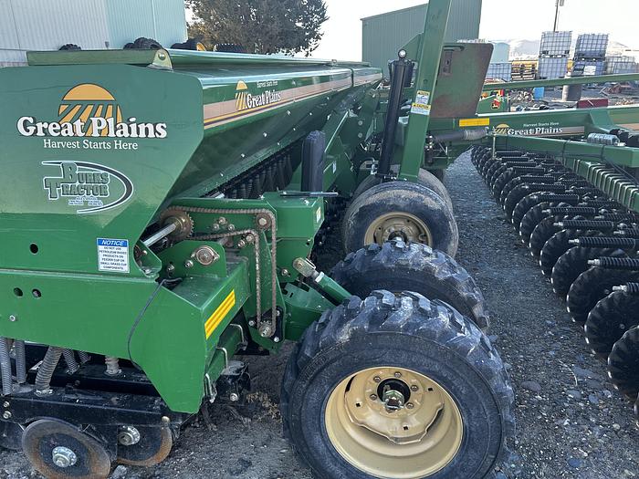 Used 2022 Great Plains 20' Grain Drill and No-Till Caddy ** 6" spacing**