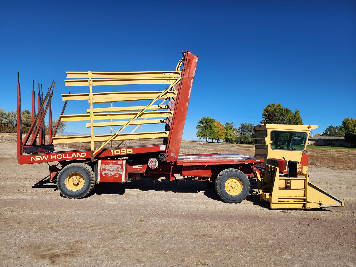 Used 2000 New Holland 1095 Balewagon w/ 3300 hrs