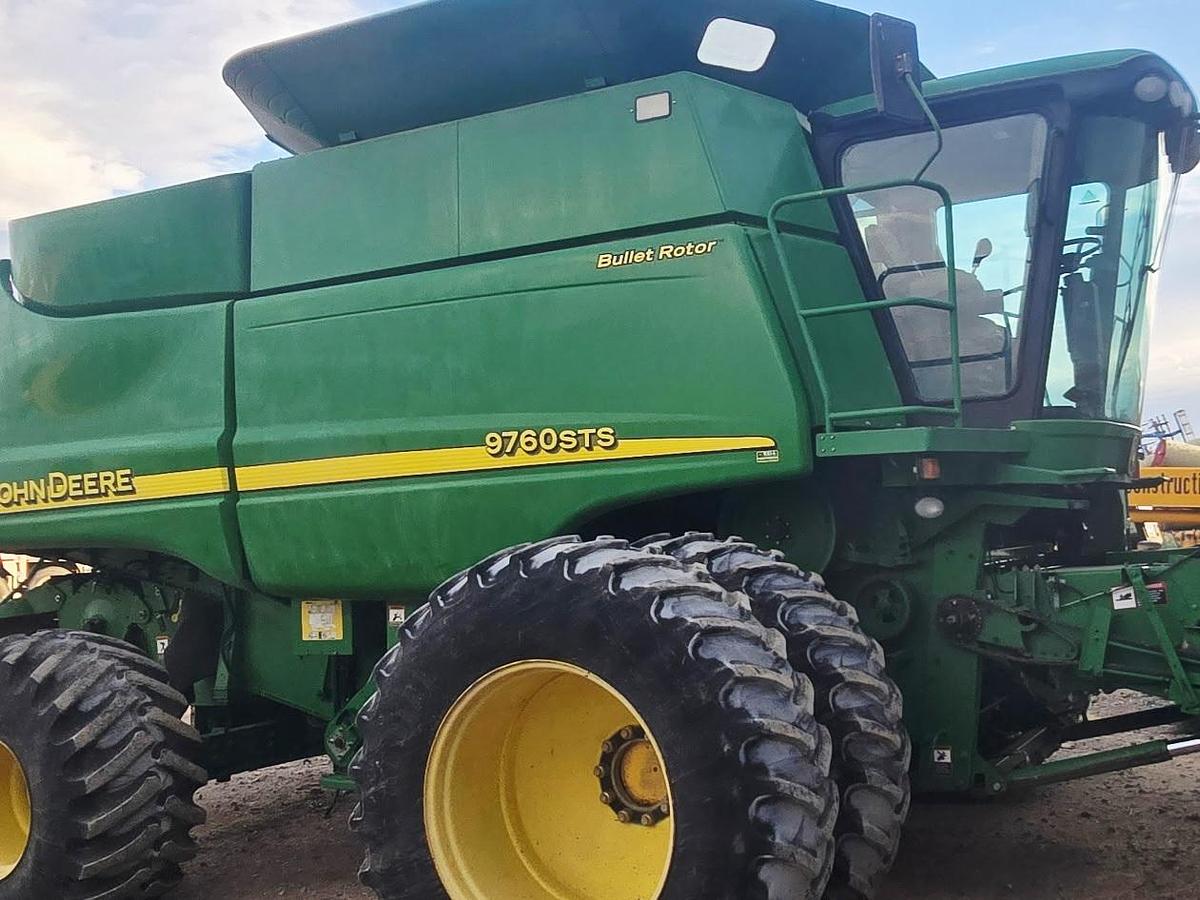 Used 2007 John Deere 9760STS Combine
