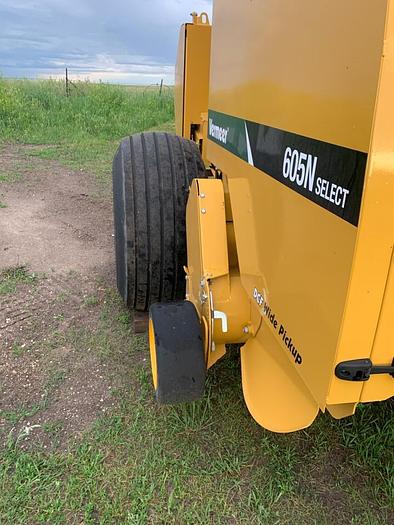 Used 2022 Vermeer 605N Rounnd Baler ** only 1300 Bales **