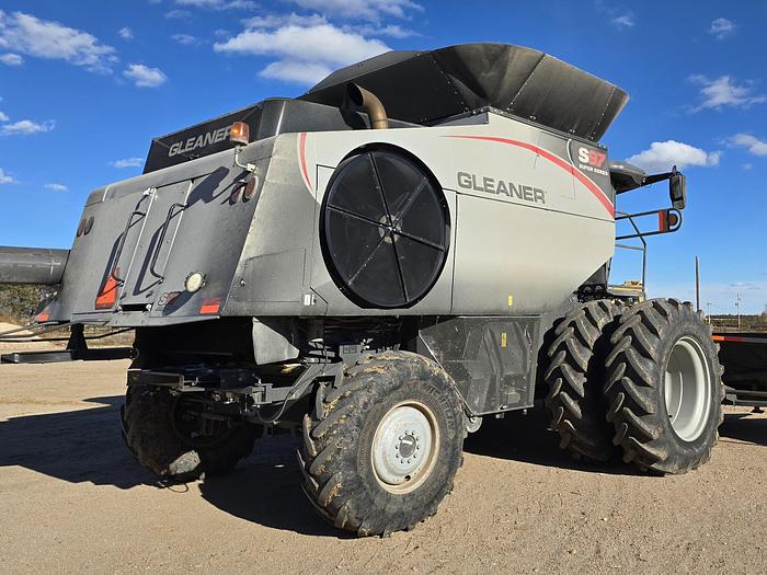 Used 2022 Gleaner S97 Combine