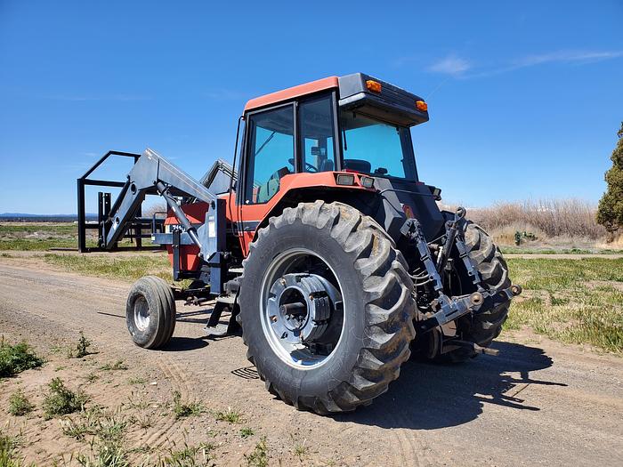 Used 1990 Case 7110 Tractor w/ Loader