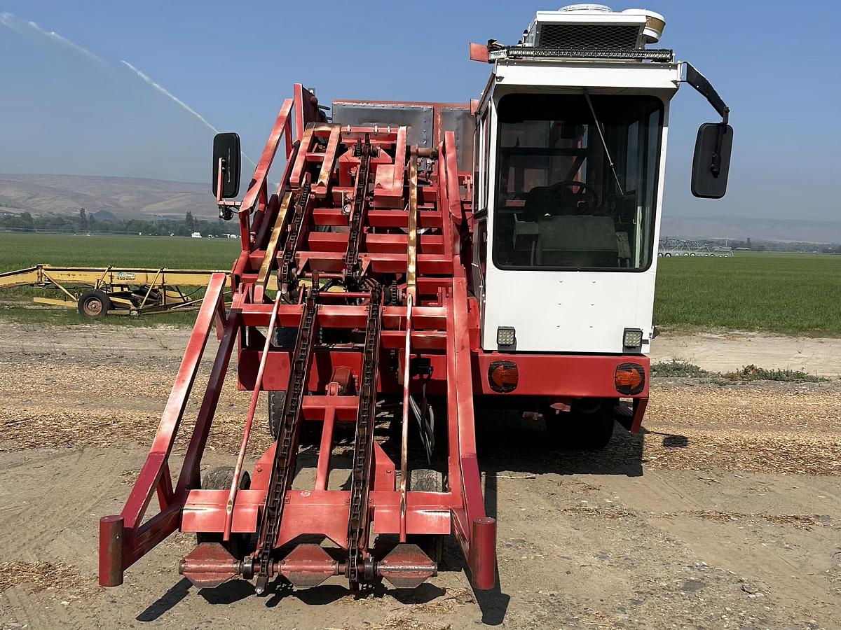 Used Freeman 5400 Bale Stacker