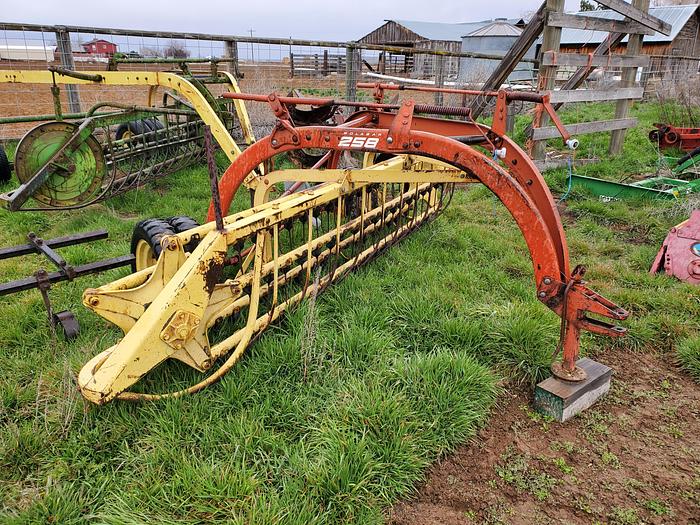 Used New Holland 258 Hay Rake
