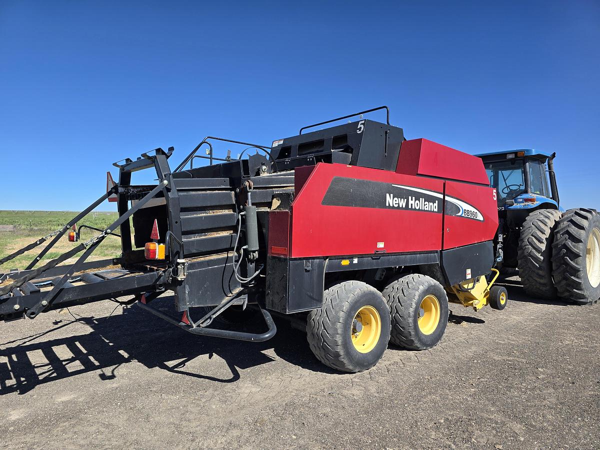 Used ** Going to Auction ** 2006 New Holland BB960A Baler - 3x4