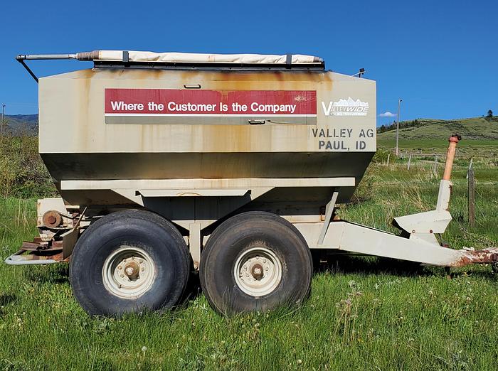 Used Fertilizer Spinner Spreader Cart