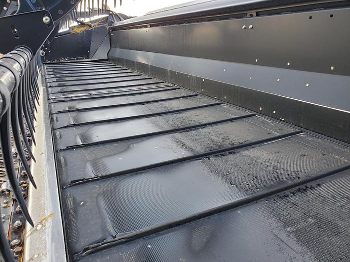 Used 40' Macdon D65-D Draper Header