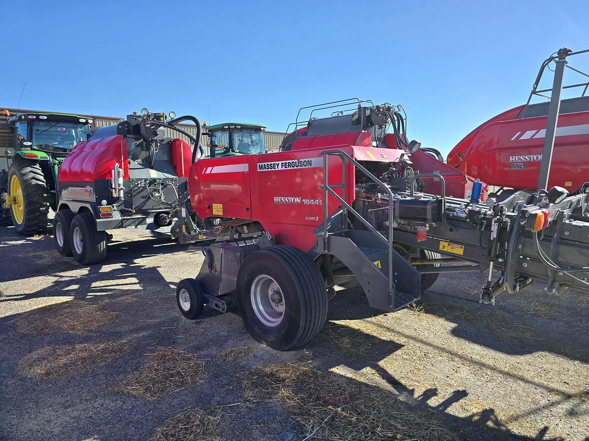 Used Massey Ferguson 1844S Baler + Staheli DewPoint 331 Hay Steamer