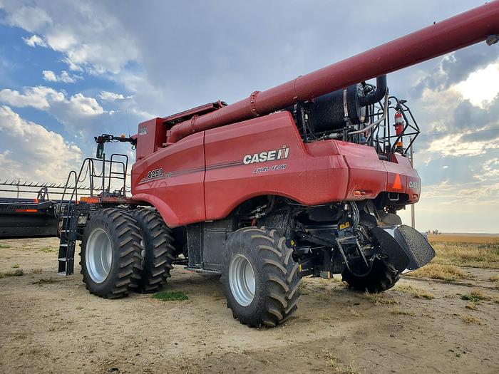 used-2022-case-ih-8250-combine-w-152-eng-hrs-for-sale-in-montana