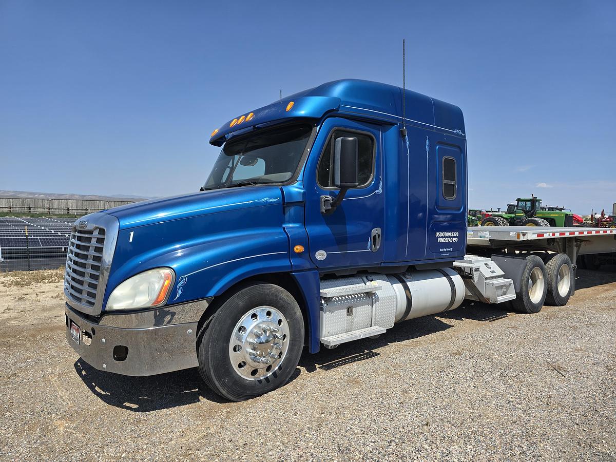 Used 2013 Freightliner Cascadia Sleeper Truck