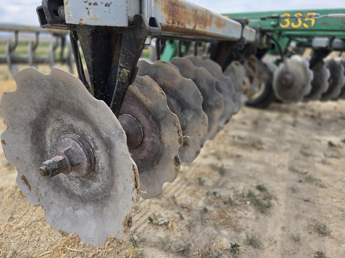 Used 21' John Deere 335 Tandem Disk