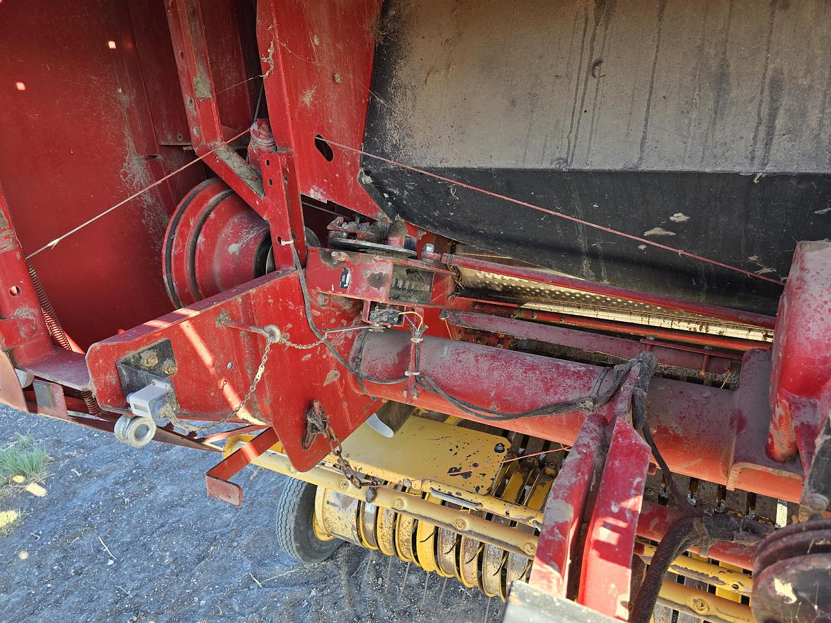 Used ** Going to Auction ** 2003 New Holland BR780 Round Baler