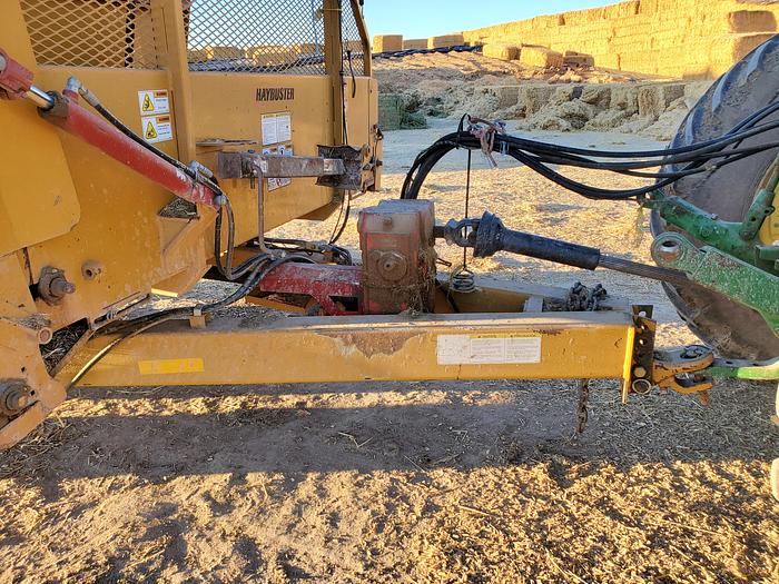 Used 2014 HayBuster CMF-830 Vertical Feed Mixer