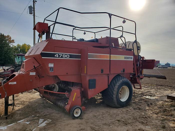 Used 2002 Hesston 4790 Baler w/ Accumulator