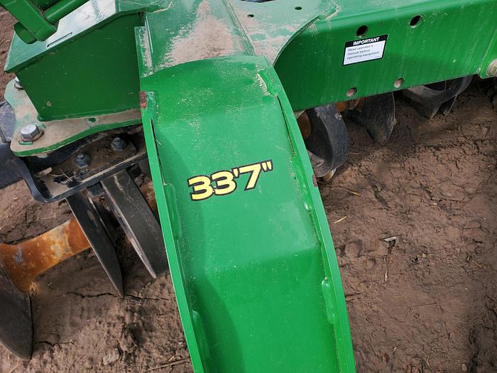 Used 34' John Deere 2625 Tandem Disk