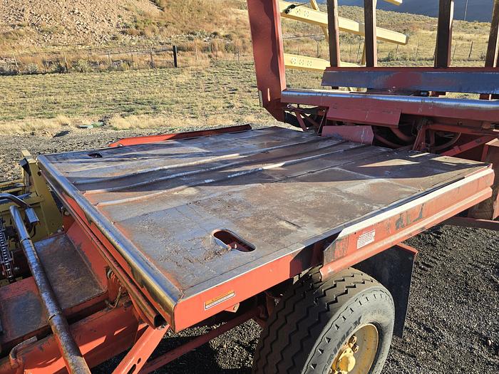 Used New Holland 1085 Balewagon