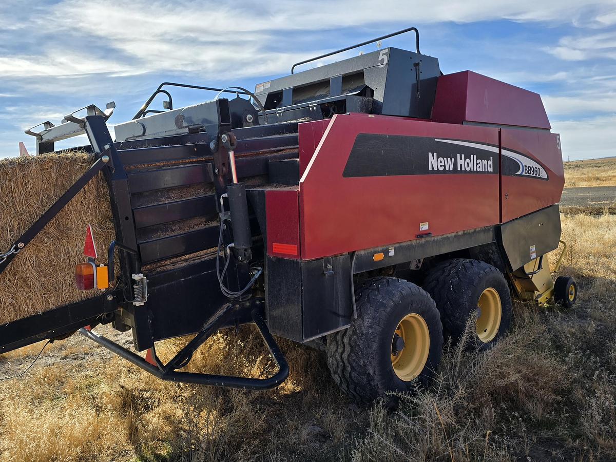 Used New Holland BB960A Baler - 3x4